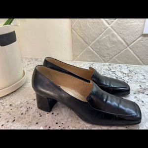 Women’s Nine West black leather shoes size 9.5